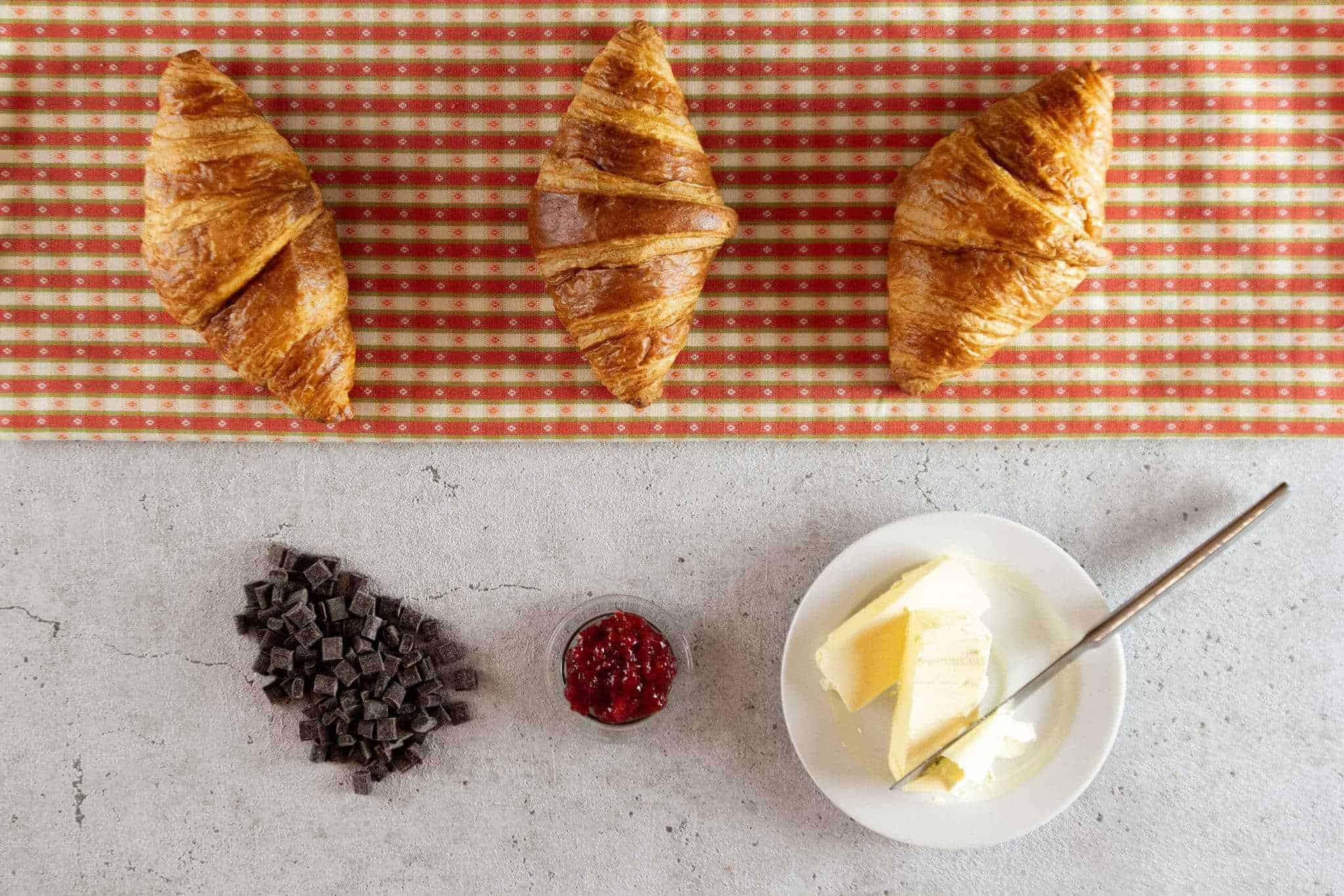 Feingebäck_Auswahl 3 Croissants mit Marmelade, Schokolade und Butter